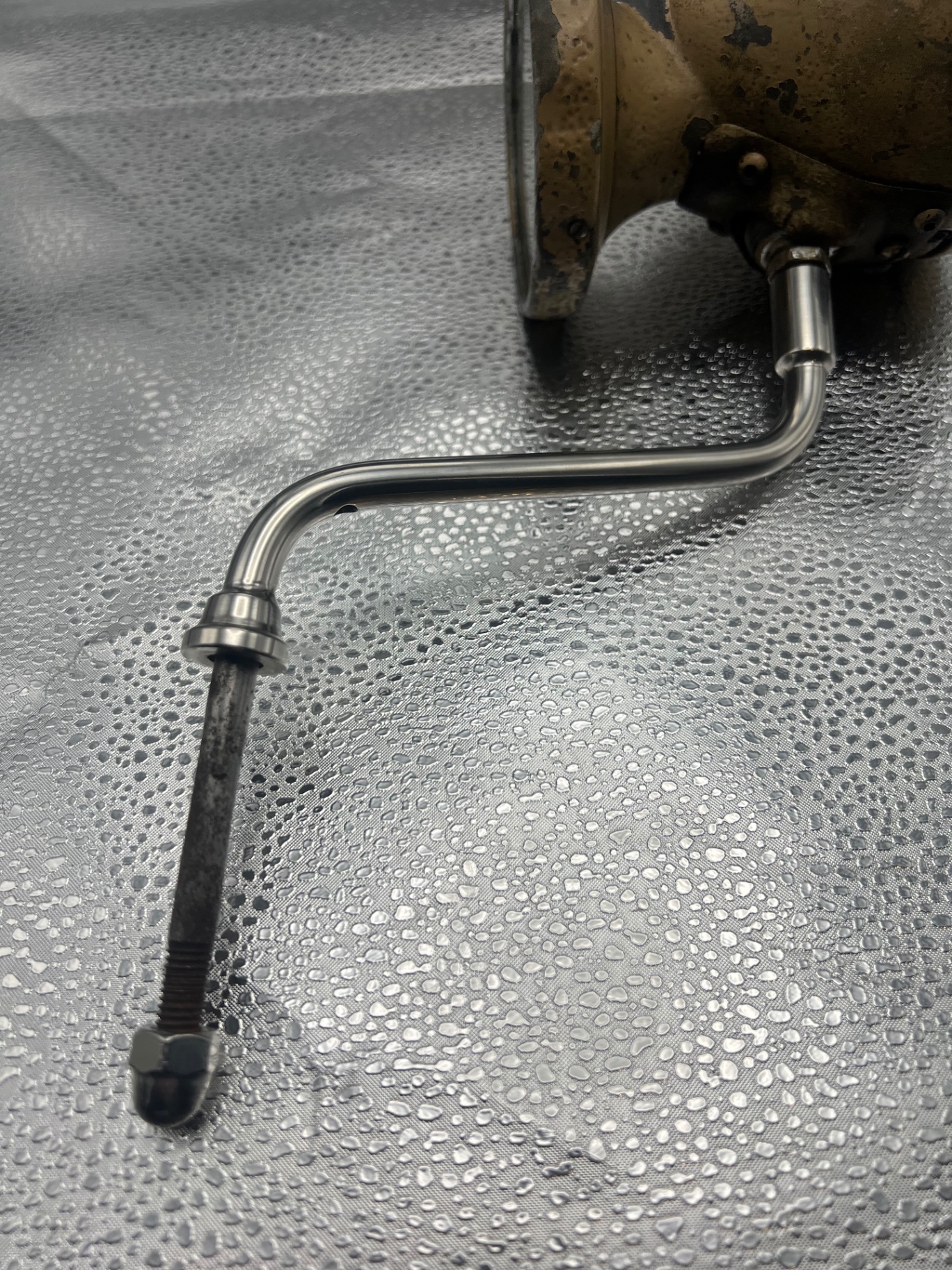 Pé do Spotlight Hella