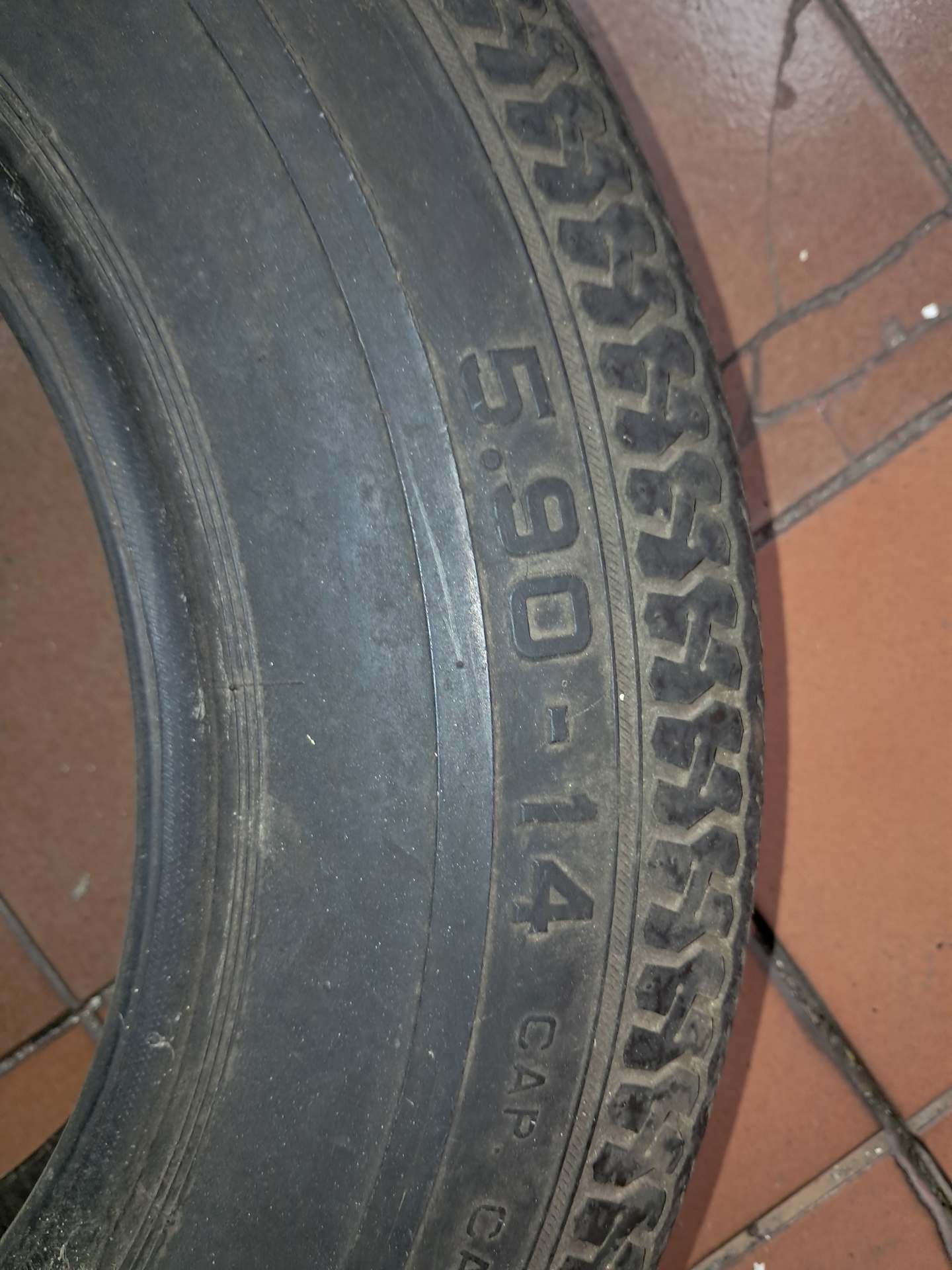 Pneu Pirelli 5.90--14 — foto 2