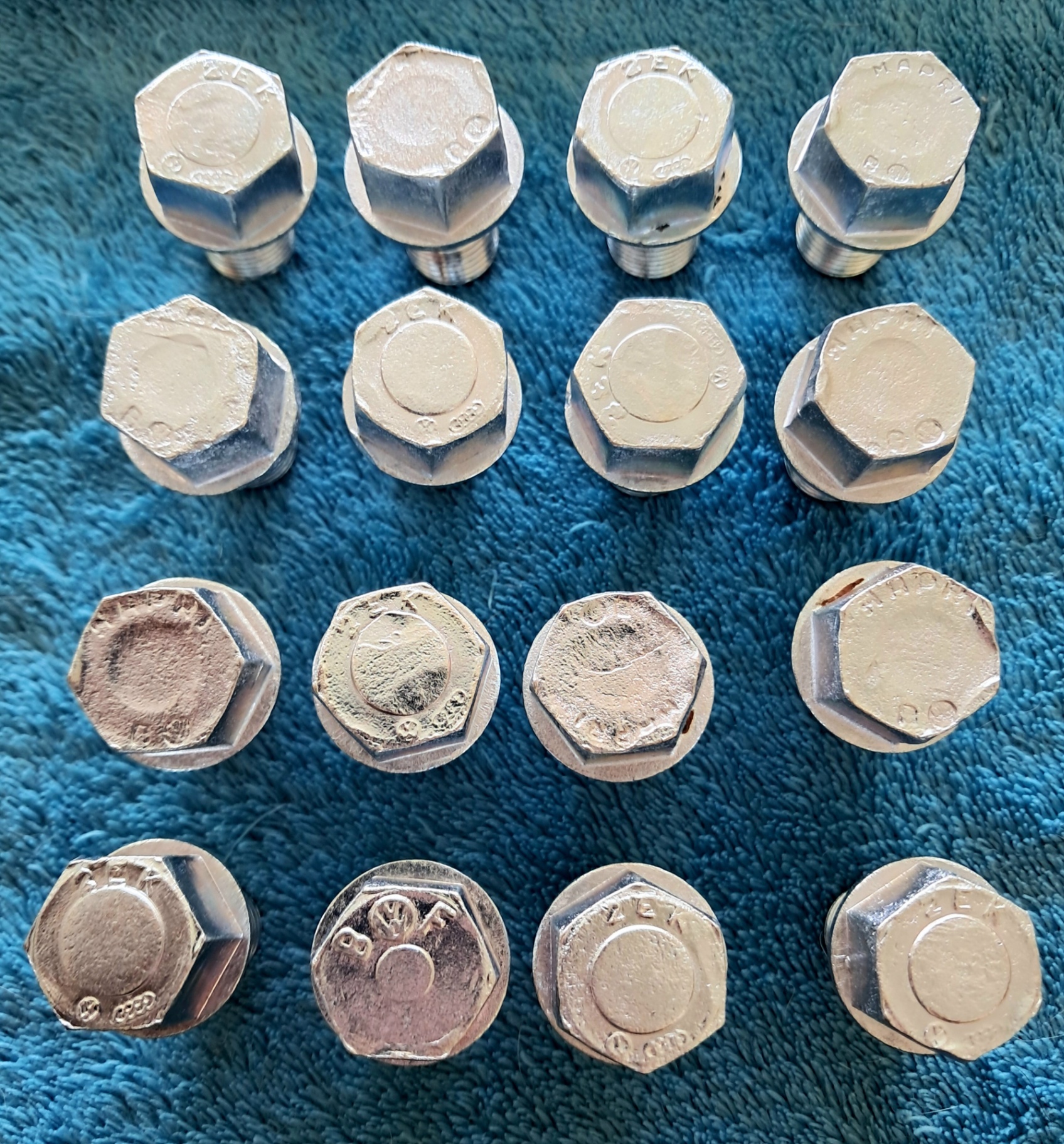 Jogo de parafusos originais zincados roda 4 furos