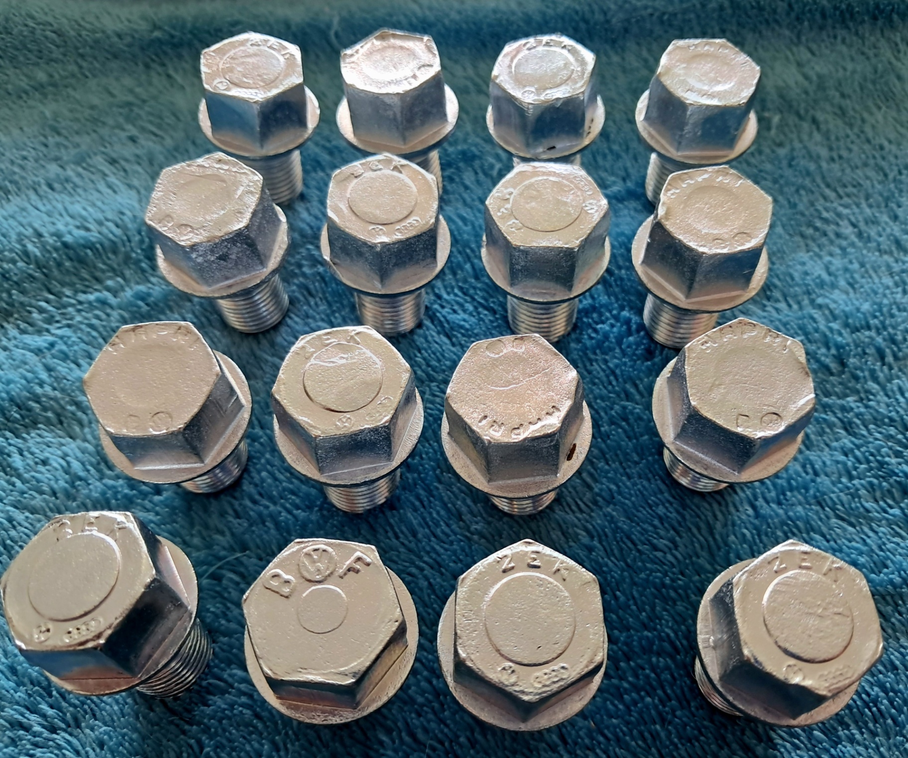 Jogo de parafusos originais zincados roda 4 furos — foto 2
